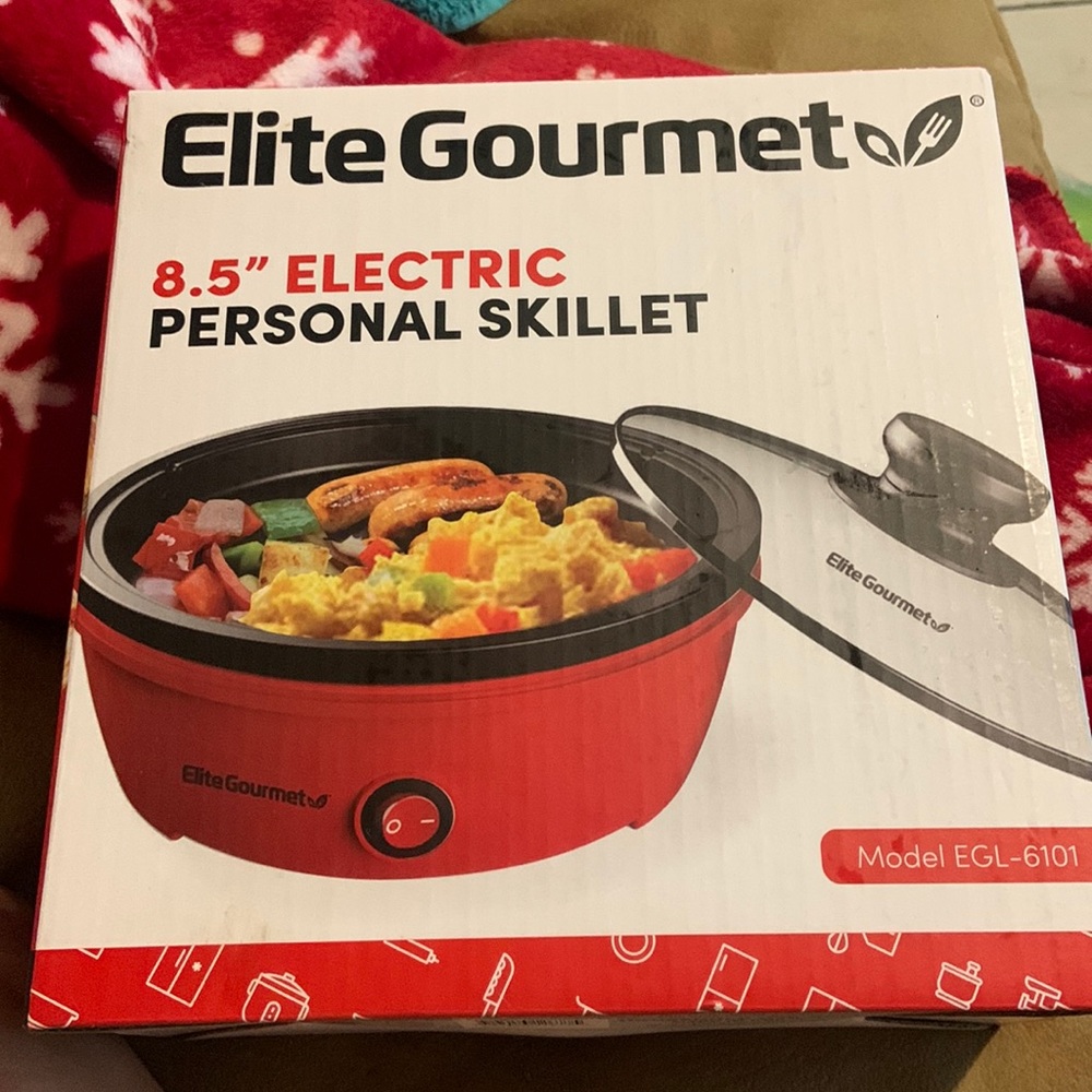 Elite Cuisine 8.5" Round Personal Skillet with Glass Lid
